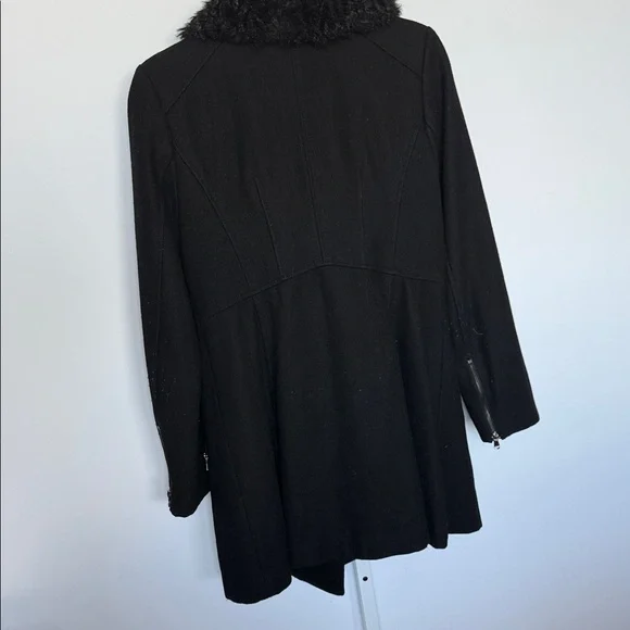 Guess Black Peacoat with Faux Fur Collar with leather gloves - Picture 3 of 6